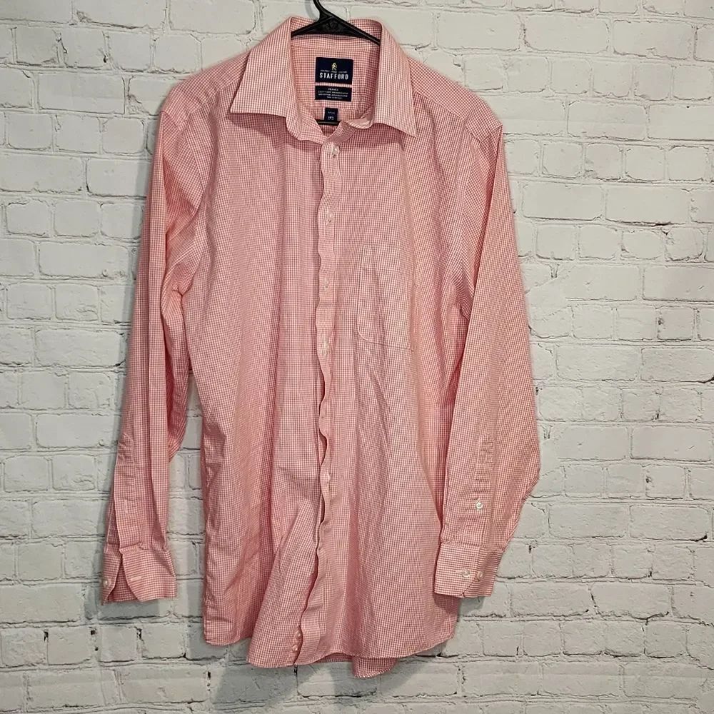 Men's Stafford longsleeve button down shirt, size Medium